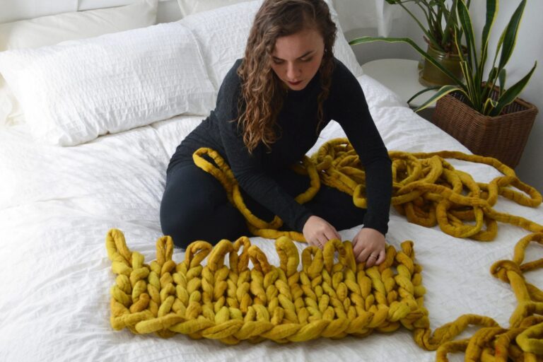 How Much Yarn For Arm Knitting Blanket? - 53792fd118c8483e8b07d046c6941c0f